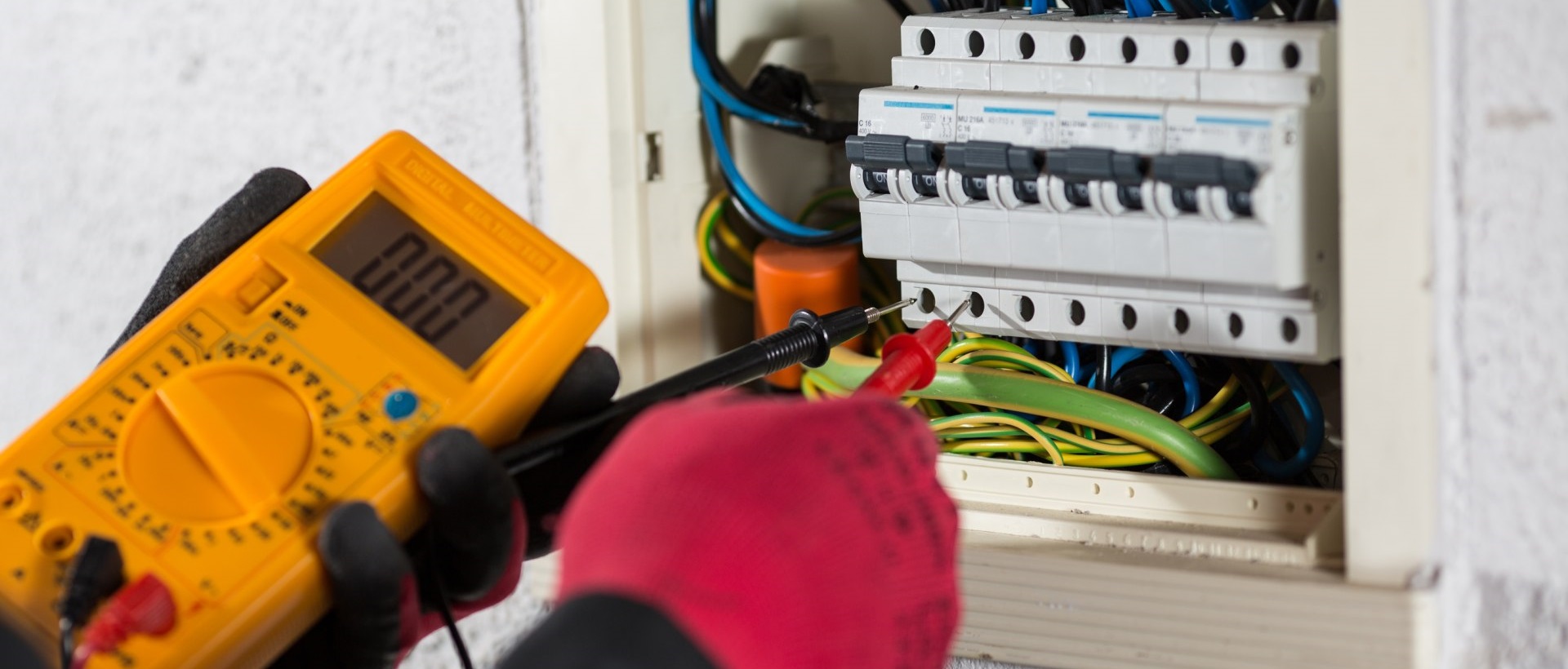 Electricians TW20