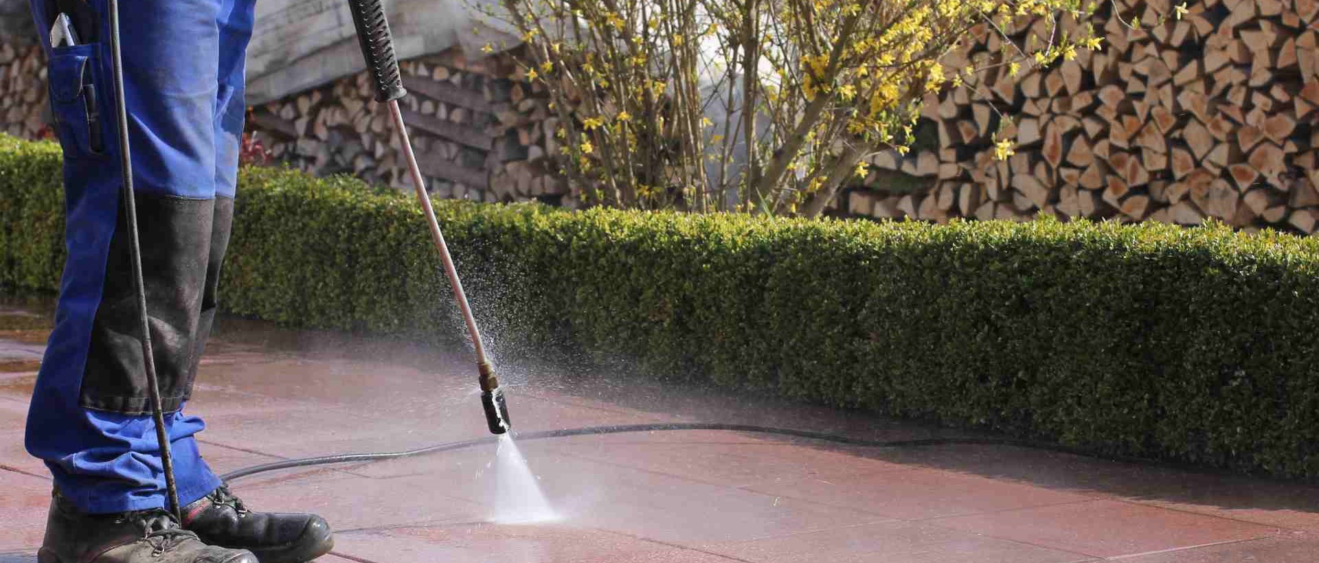 garden maintenance TW20